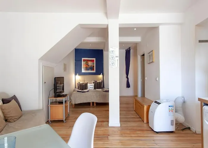 Alfama III - French Balcony And Smart Check-In